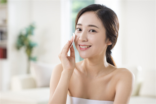 油性皮肤夏季护肤需要这样做,痘博士来告诉油性肤质朋友护肤策略