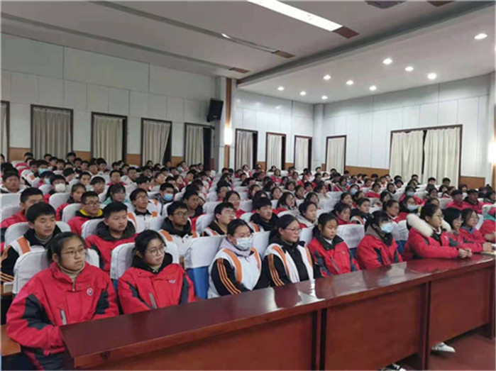 江苏东海:第二中学开展"追梦高中"心理健康讲座活动