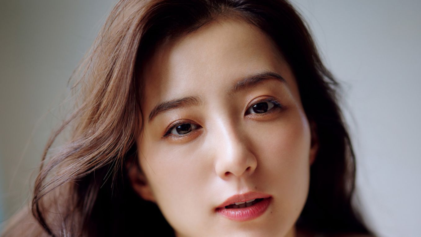 高田里穂写真集「完成された未完成」 - 哔哩哔哩