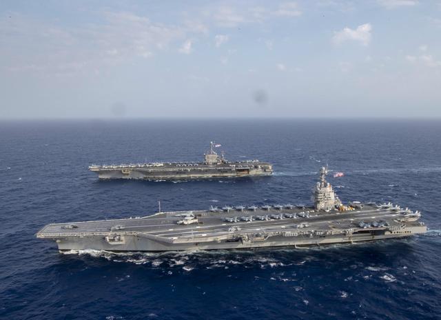 或者在港口直接用吊车把这些飞机全部吊上的航母吧?