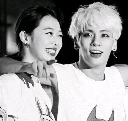 崔雪莉  1994年3月29日 - 2019年10月14日 金钟铉  1990年4月8日