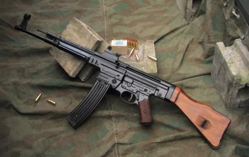 【男人枪】巴顿感谢M1加兰德,StG-44难解元首