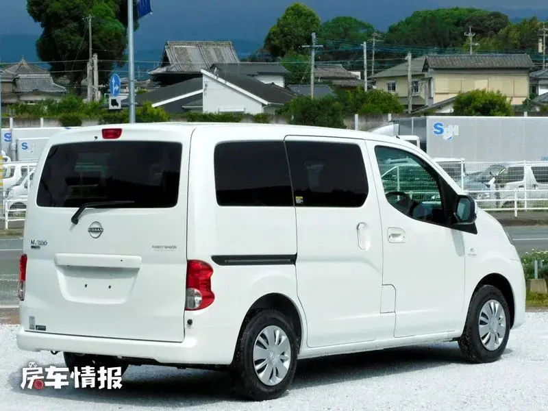 经济实用的日产nv200床车,不到5米适合上班族,有厨房能简单洗漱