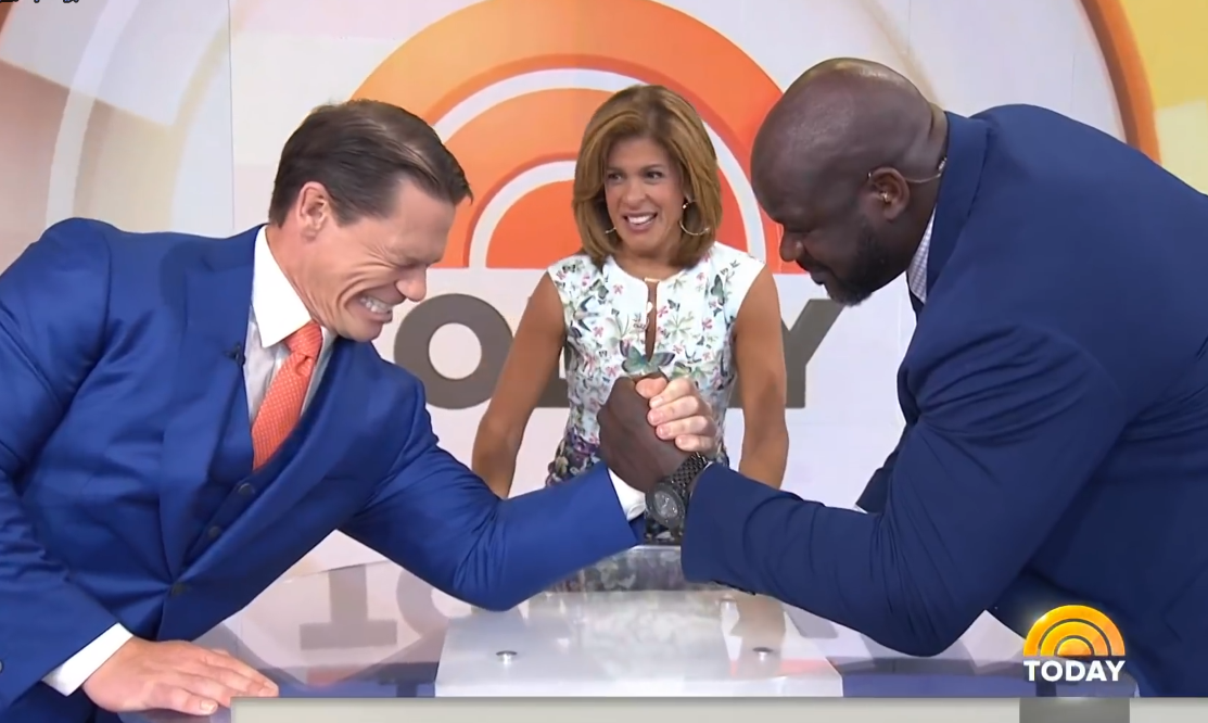 大鲨鱼奥尼尔与WWE约翰·塞纳掰手腕!塞纳透