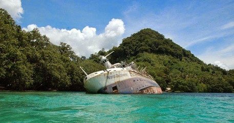 被杰克突击队击伤搁浅的重樱白露级驱逐舰