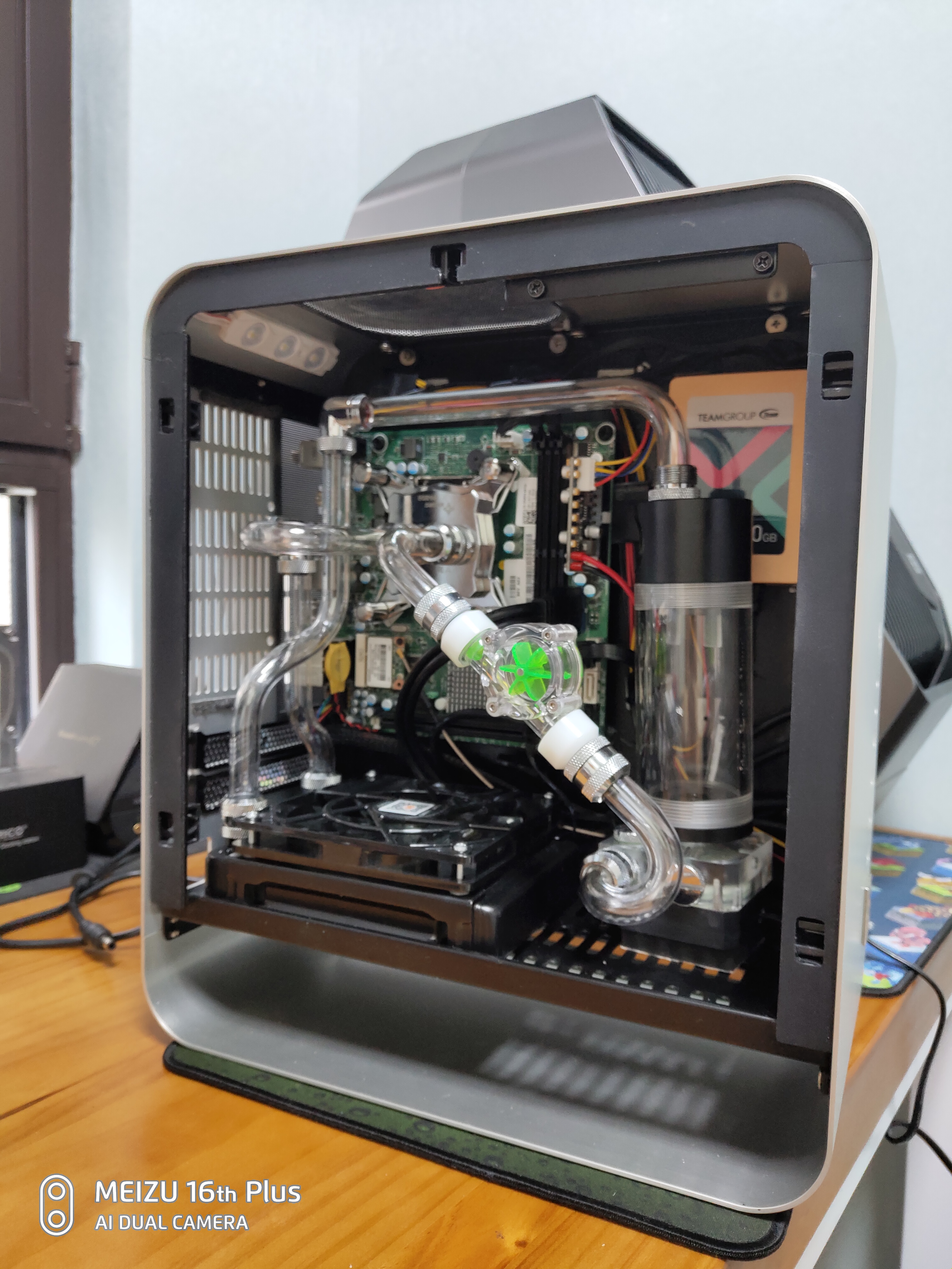 打造0性能乔思伯UMX1外星人迷你水冷主机