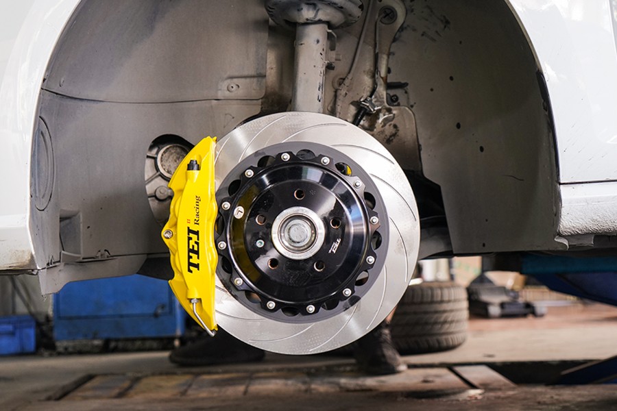 改装刹车案例大众高尔夫7改装teiracingp40ns四活塞刹车卡钳