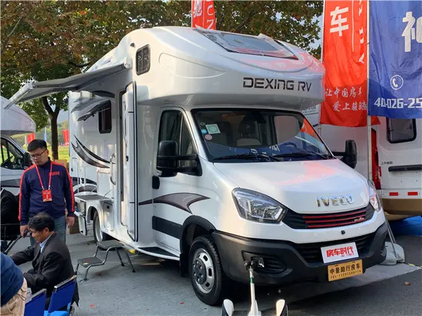 依维柯双拓展德兴大白熊房车,水电高配价格不贵,可睡6人