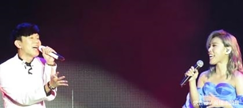 林俊杰演唱会唱《煎熬》,真的很煎熬,跪着也要