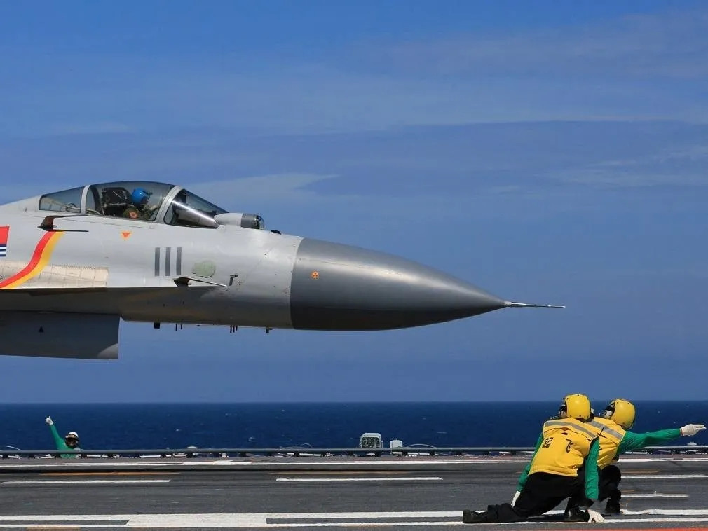 j15重型舰载机会不会最终升级为"沉默鲨"?