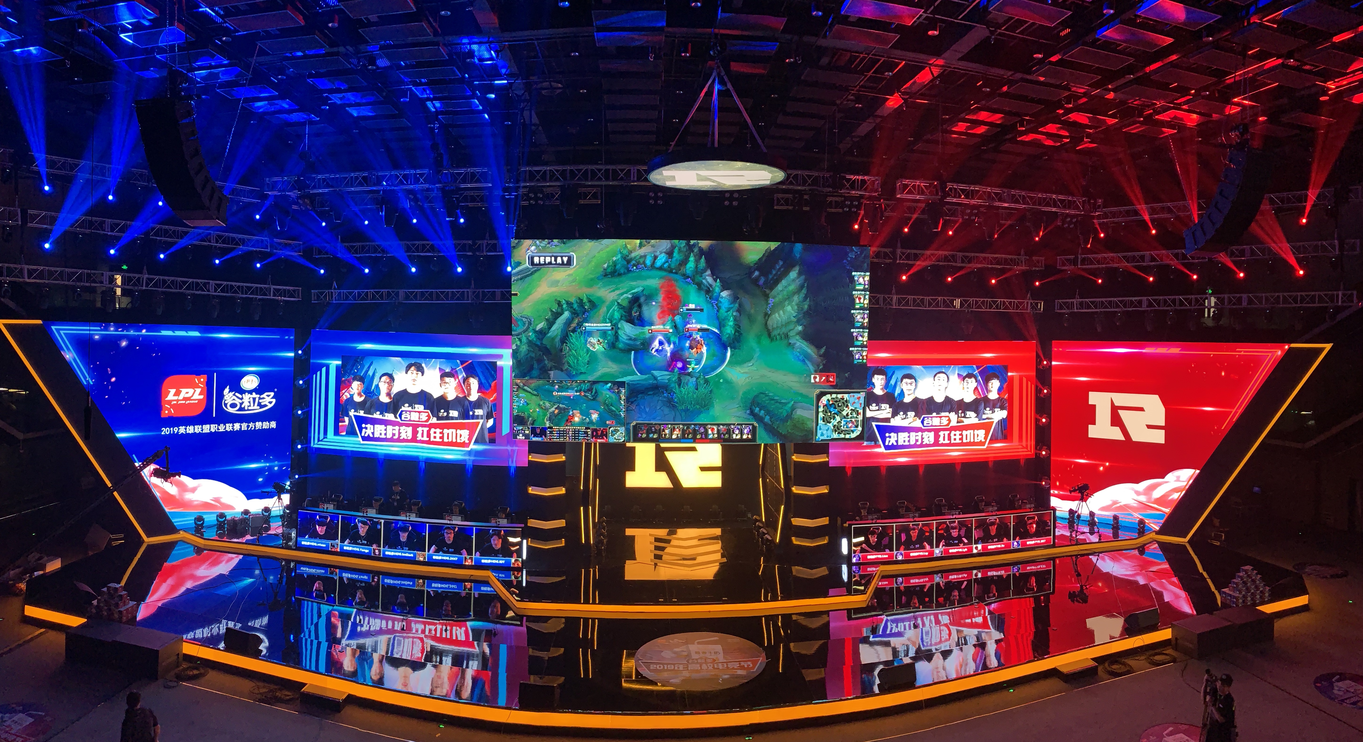 胡夏、龚俊带队,RNG队员相爱相杀