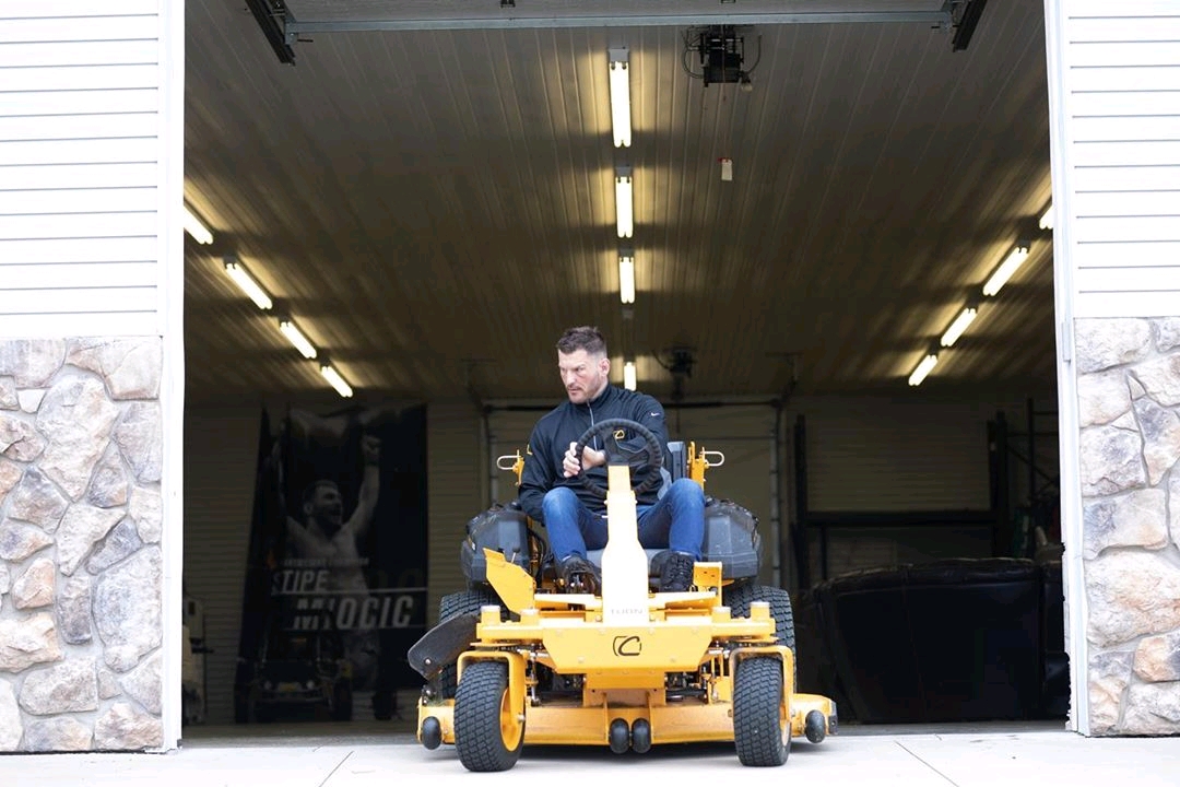 ufc重量级冠军火警米欧奇ins照片自取