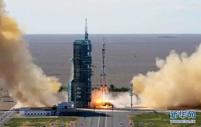 神舟十二号载人发射成功 宇航员们在太空如何睡觉 哔哩哔哩