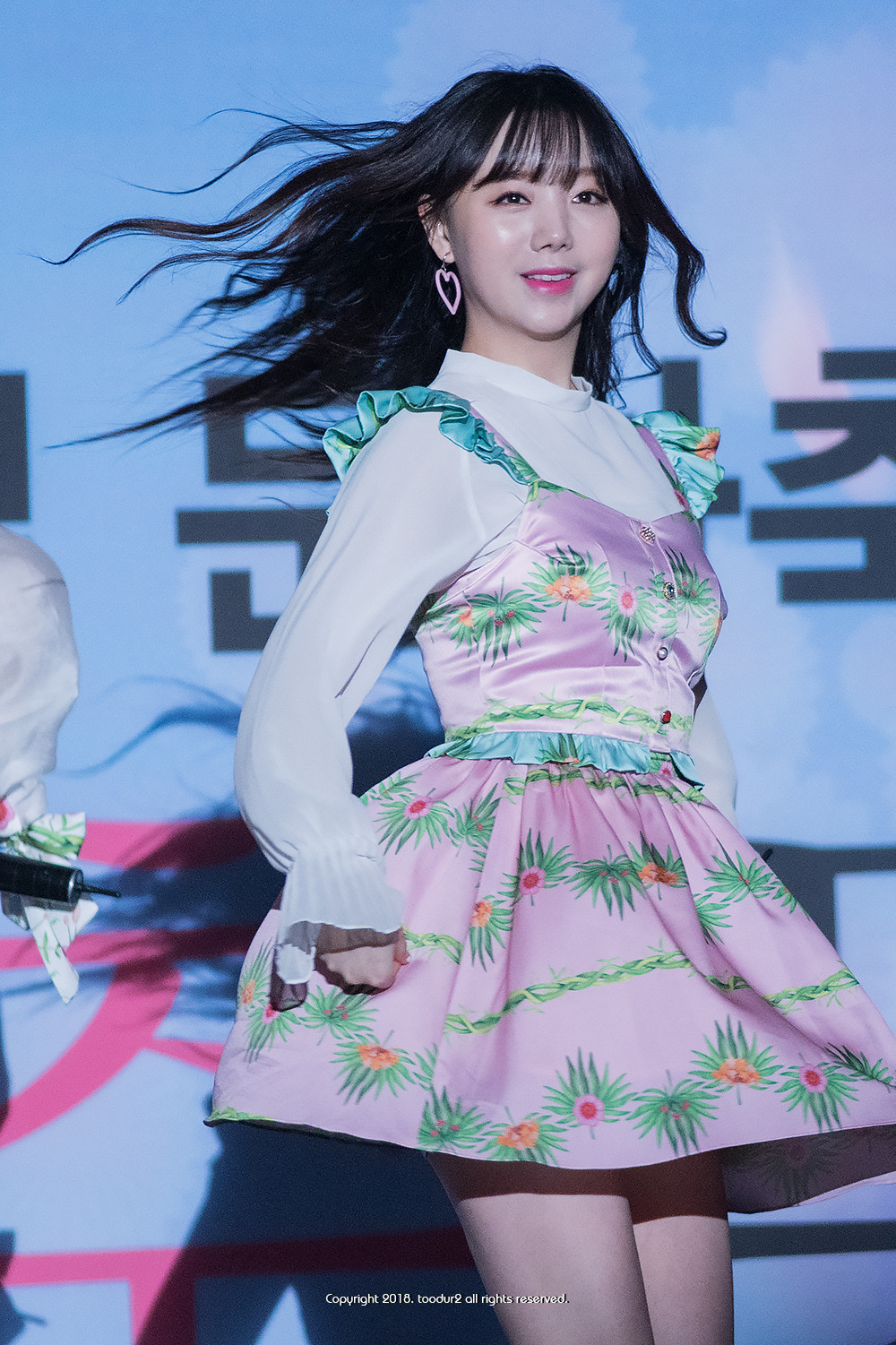 韩国女团lovelyz金智妍的一些图片