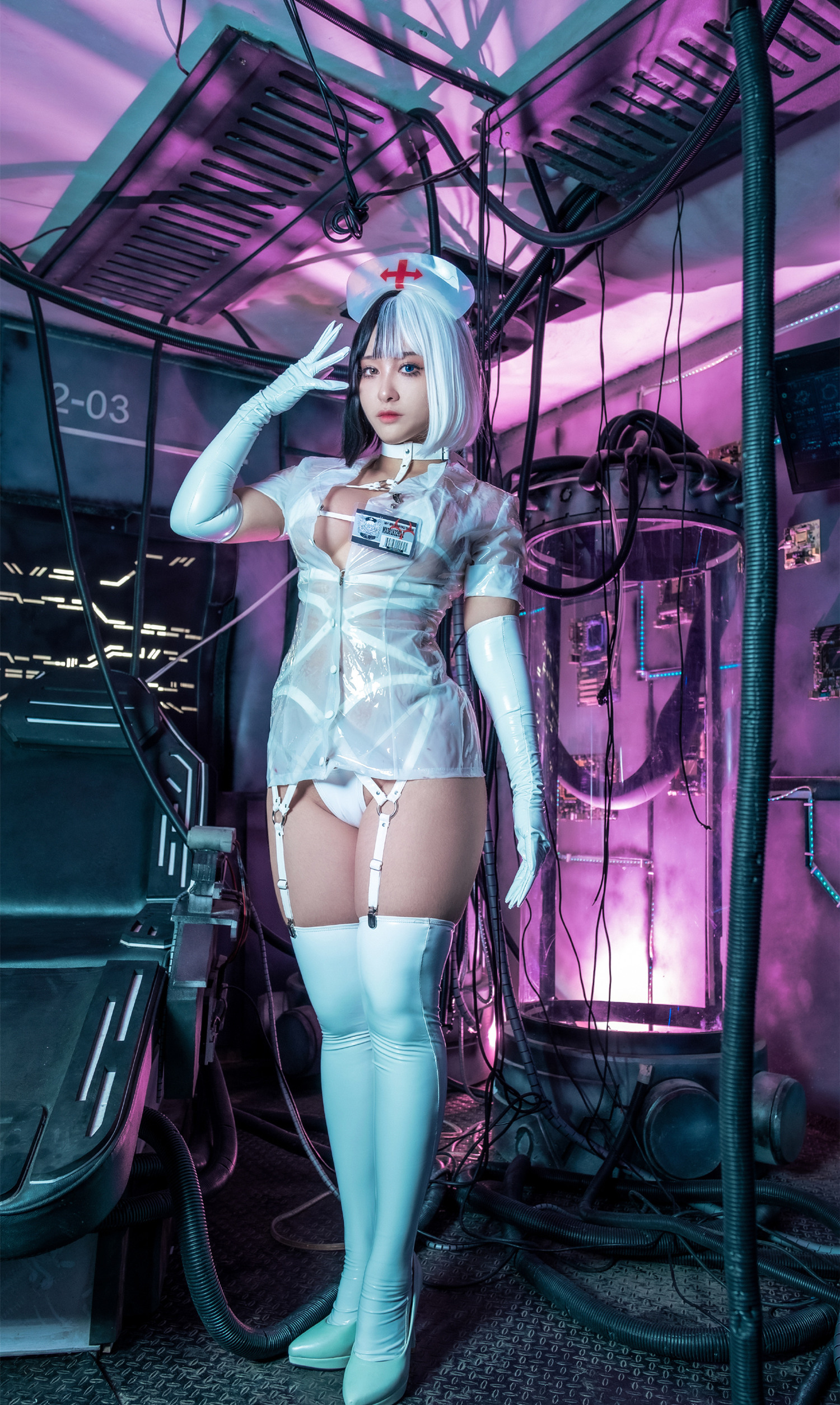 一只璃猫猫透明护士cosplay1
