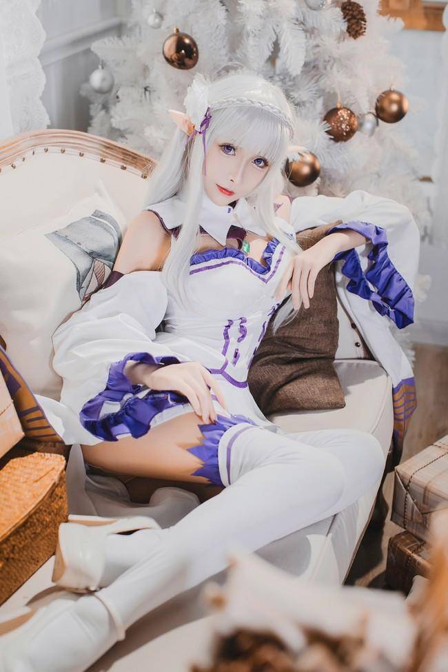 艾米莉亚cosplaycn奶狮