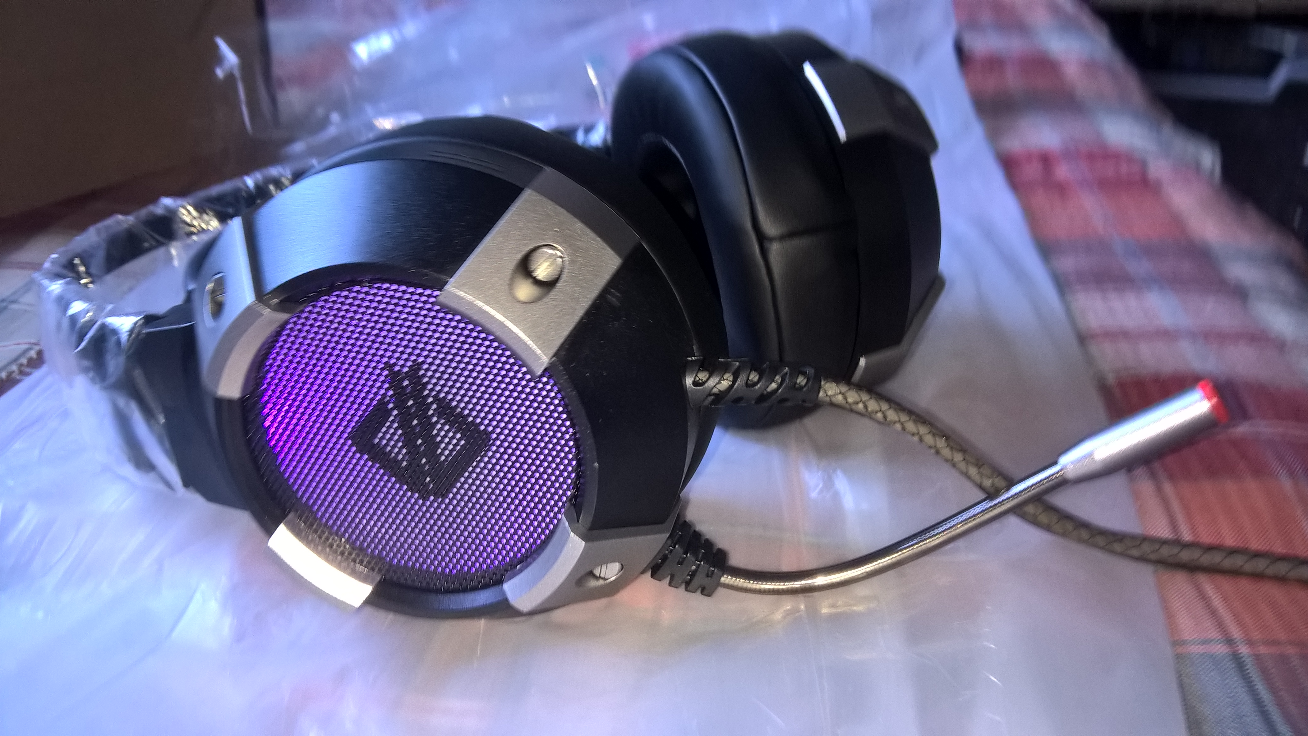 小厂做工和品质买给外甥女的玩具 黑爵ajazz ax361耳机7.1测试