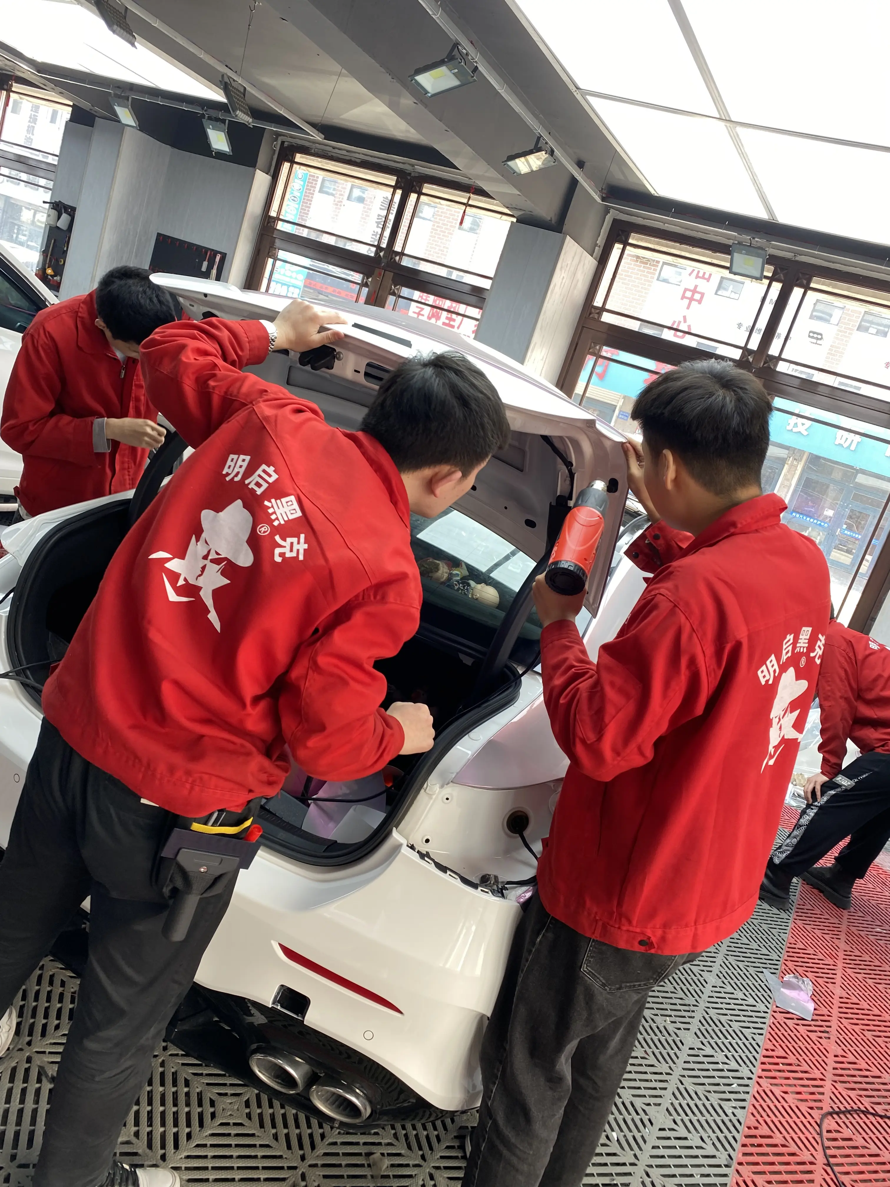 学隐形车衣 汽车贴膜多久可以学会 哪里最专业 - 哔哩哔哩