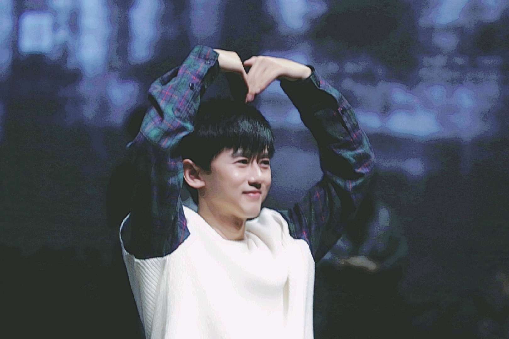 接受张杰哥哥的比心