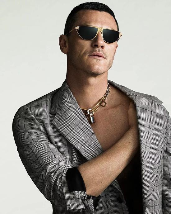 男人40一枝花,英伦美1 luke evans除了演员,男模外即将发布新专辑