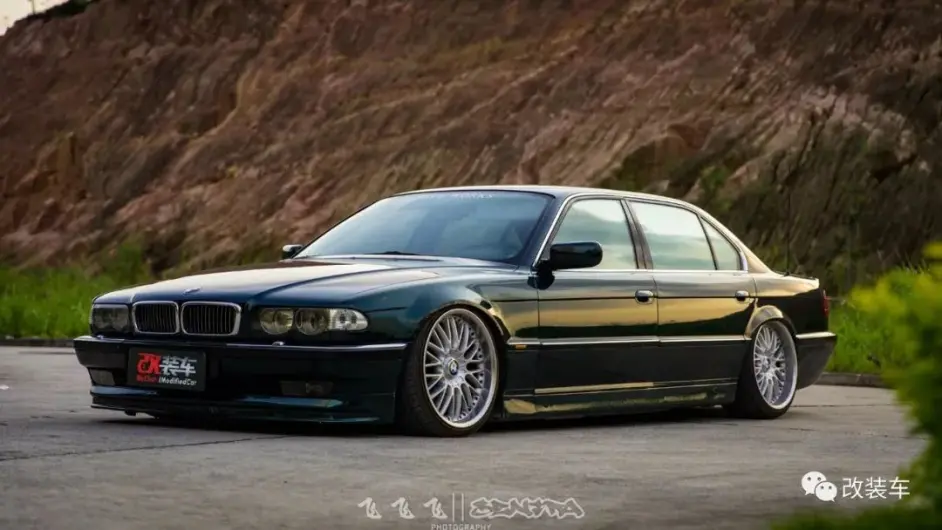 25年车龄老宝马改成大王姿态 静卧的它却是一台12缸猛兽 哔哩哔哩