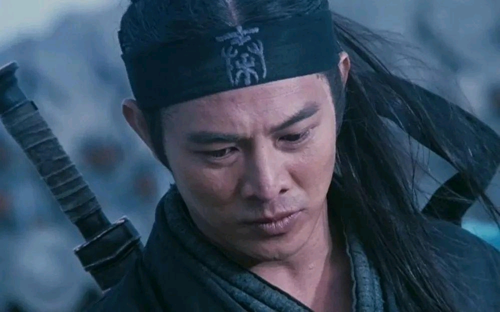 因为无父无母,所以每次学校交学杂费的时候,姬午都会以贫困生的名义被