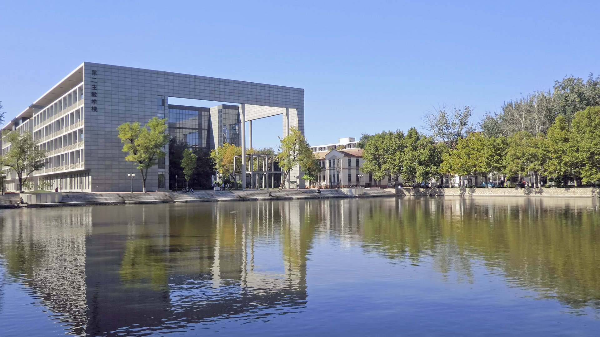 学习管理学的入门书籍推荐:周三多主编的《管理学》(第二版)