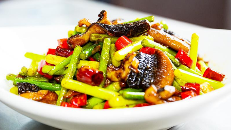 淮扬大厨教你如何做蒜苔炒鳝鱼片,按这方法做能吃三碗饭,收藏了