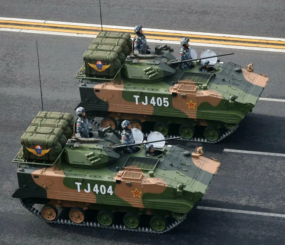 03式履带式空降步兵战车