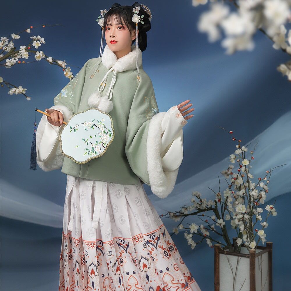 每日汉服上新（27）清仓低至38元的加绒绣花方领半袖！ 哔哩哔哩