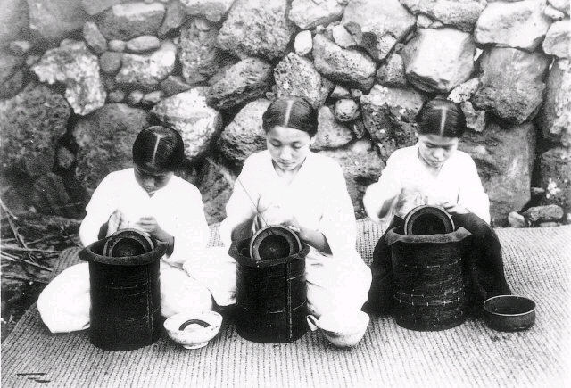 古人穿的衣服长得都拖在地上了不怕弄脏吗？说出来不敢相信