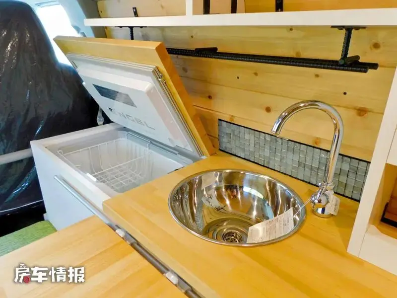 属于年轻小夫妻的丰田床车 2 0t 6at城市也能开 通勤旅游全都行 哔哩哔哩