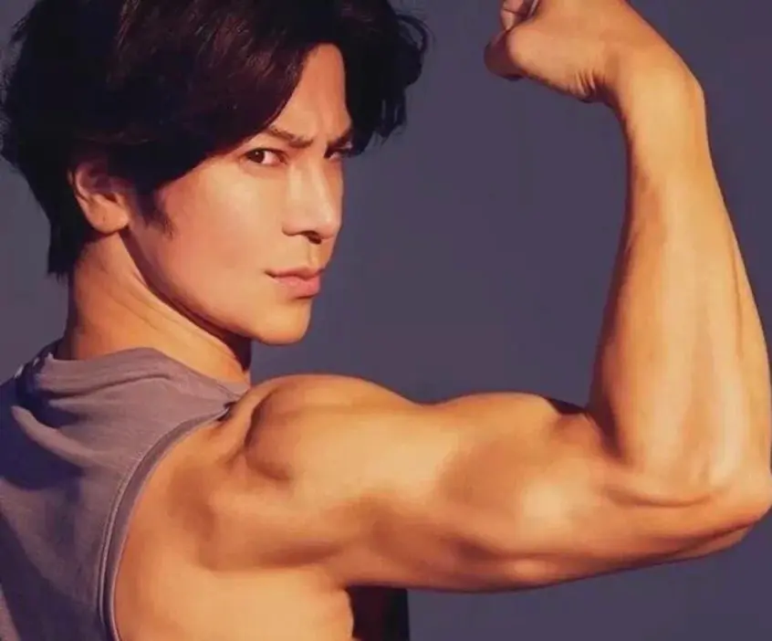 武田真治48岁了 完全不像快要50岁的人 他是如何做到中年不油腻 哔哩哔哩