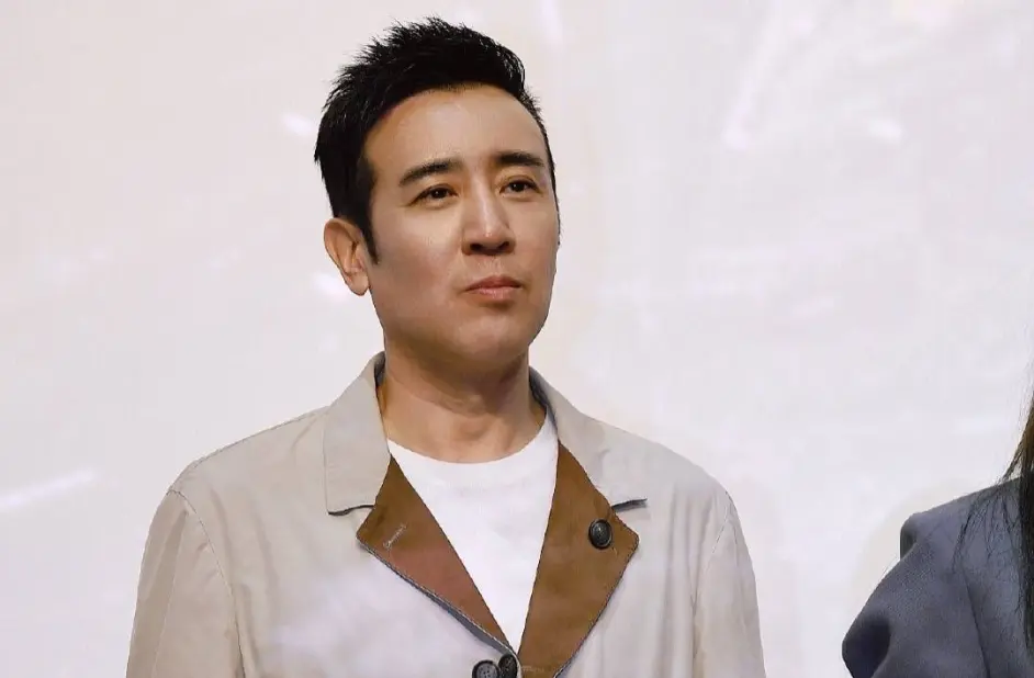 曾凭 接着奏乐接着舞 火遍全网 天生亦正亦邪的他有否被低估 哔哩哔哩