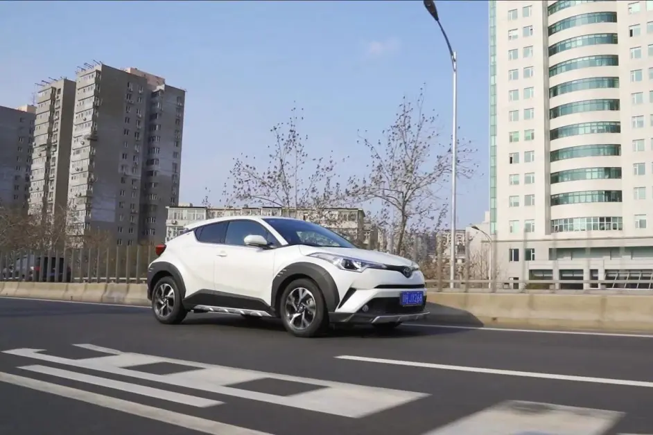 丰田c Hr深度评测 后排空间一般 距离赢得中国市场还差多远 哔哩哔哩