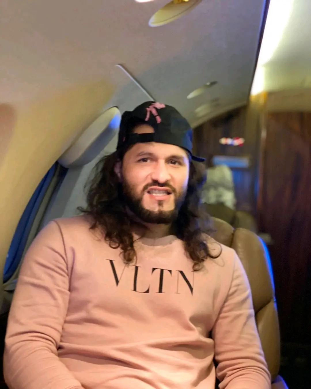 豪尔赫·马斯维达尔,职业战绩35胜17负,16 ko,2 降伏.