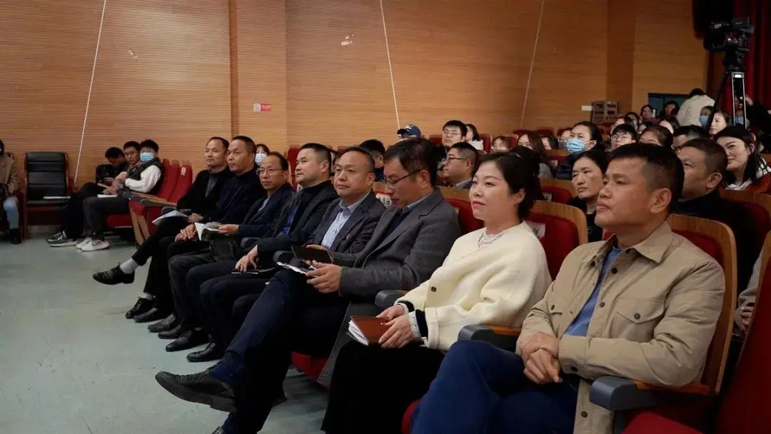 祥;南京市雨花台区实验小学教育集团理事长,雨花实小党总支书记孔令松