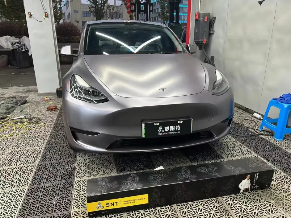 特斯拉舒耐特改色膜电光深空灰,高级灰展现帅气身形 - 哔哩哔哩