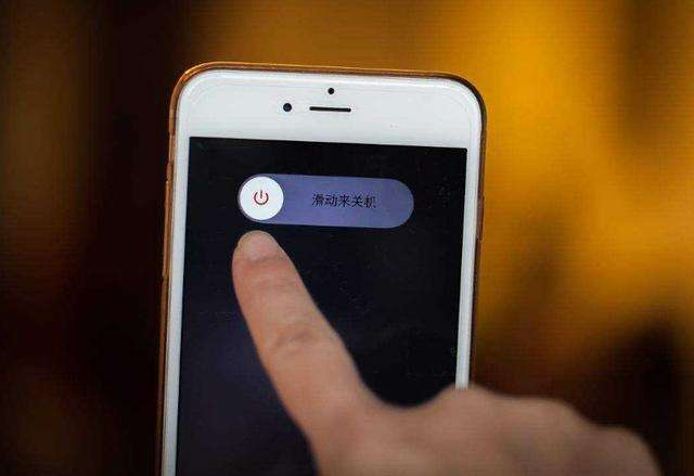 如果手机突然出现这几种征兆很有可能被监听了