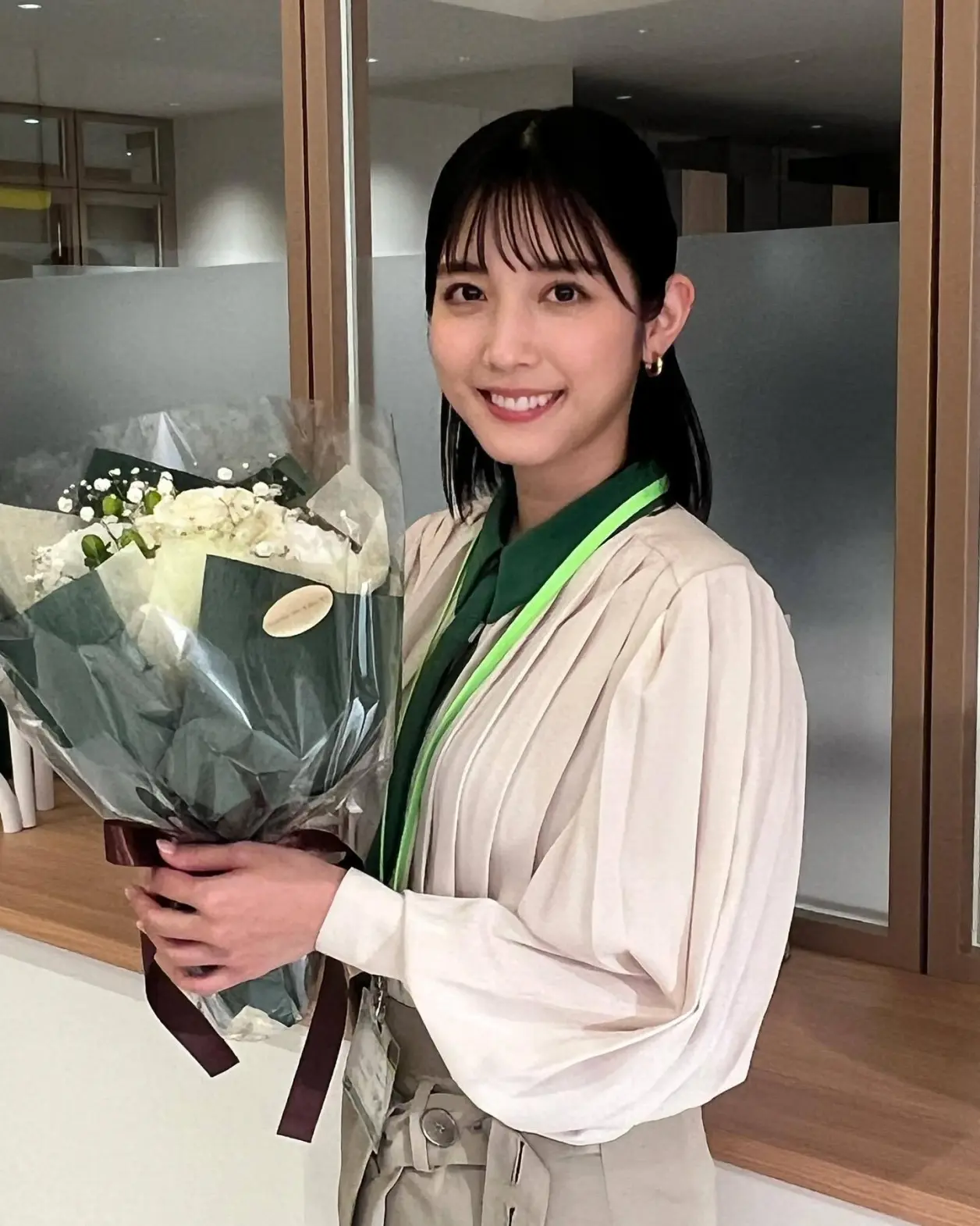 假面骑士:poppy演员松田瑠华发最新生活照,这身的松田瑠华真的好美