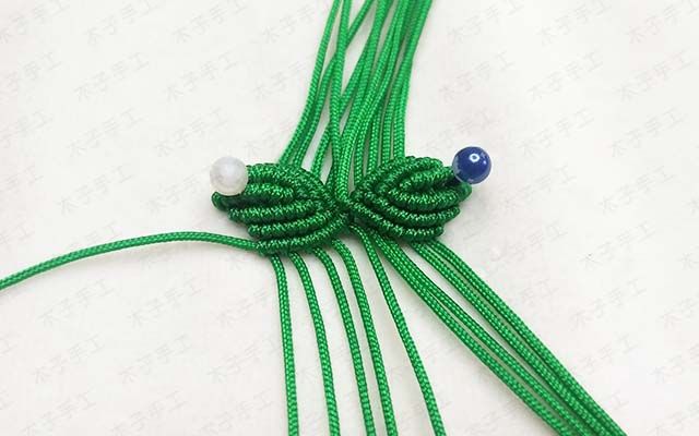 手工达人教你用绳子编一个葡萄手机挂件送人倍有成就感