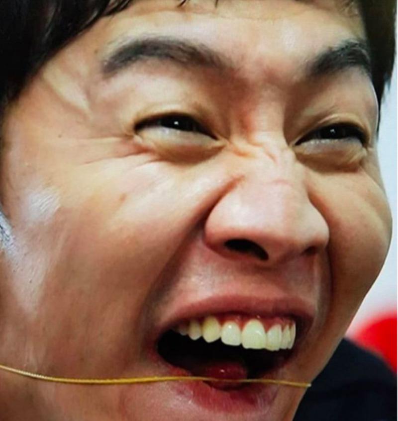 努力的天才最可怕 李光洙 狰狞表情包上线