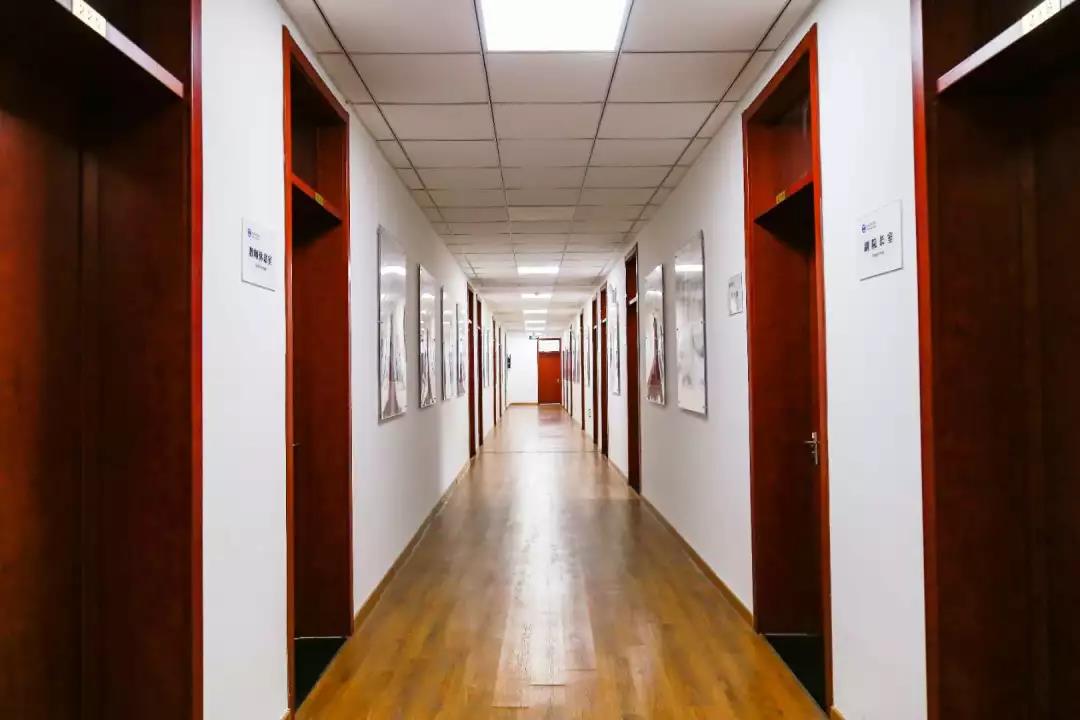 探秘中国传媒大学外国语言文化学院!不会说外