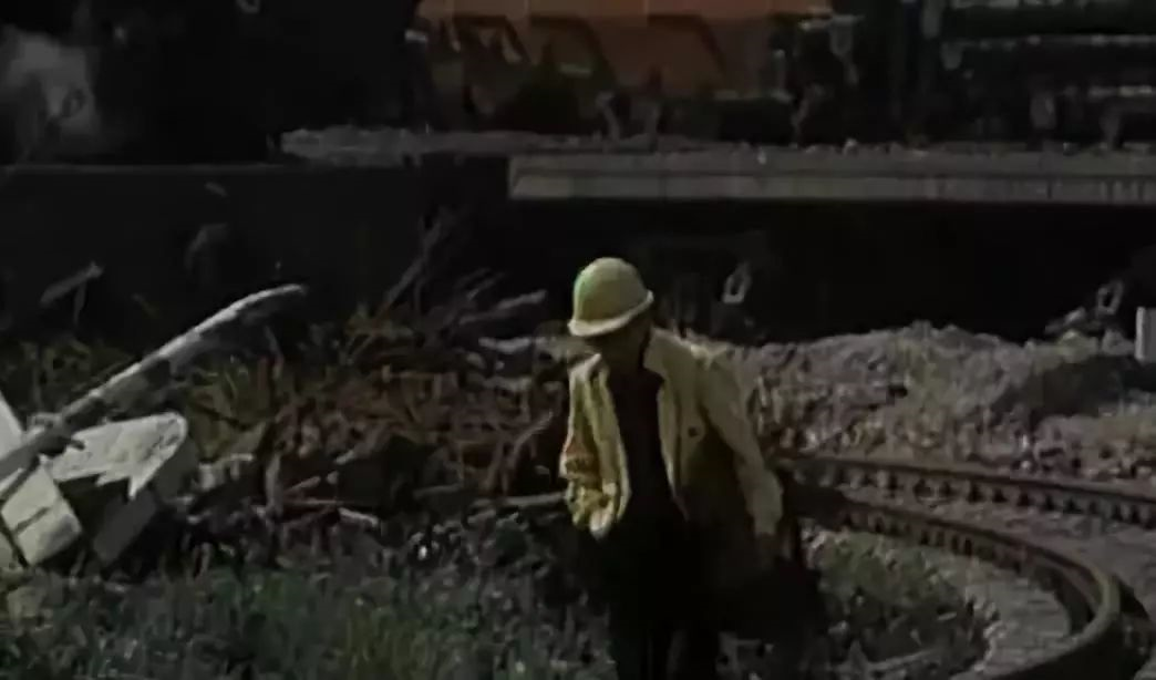 这部国产经典告诉你,什么才叫黑色幽默