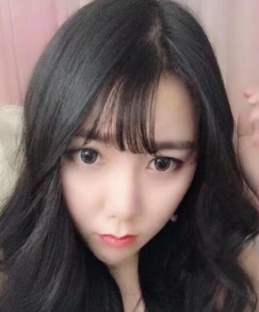 还有就是一直不露脸直播的小智和浣熊君,虽然被大家