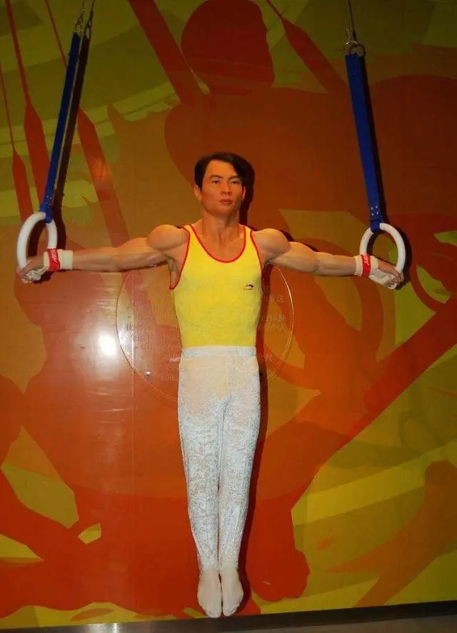 李小双冒着脑震荡的危险惊艳一跳震撼体坛裁判迟迟不敢打分