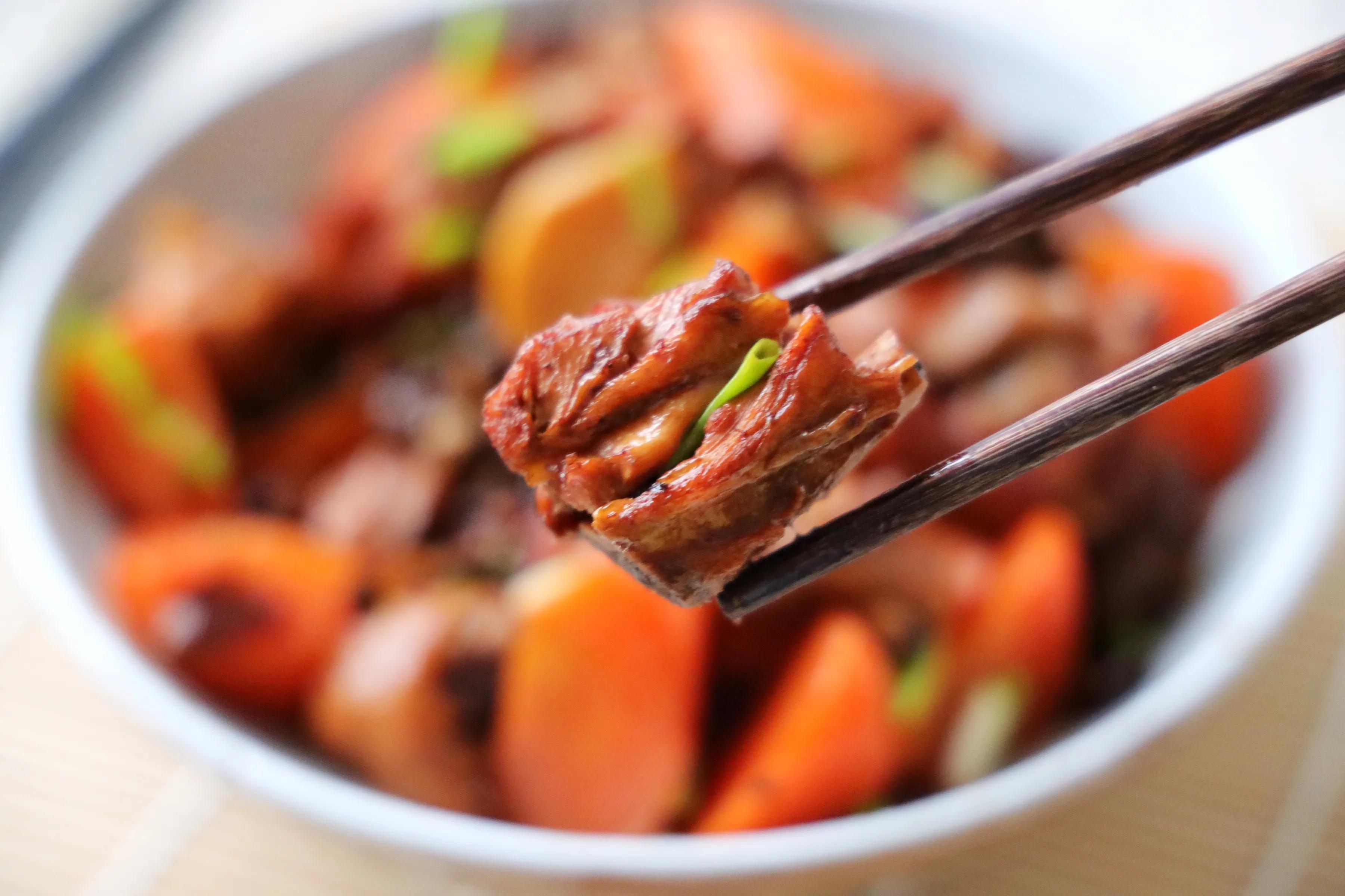 冬吃萝卜夏吃姜，加上3个鸡腿炖一锅，就是一道百吃不腻的好菜_食材