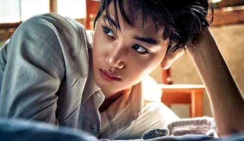 前情回顾:唐茗生日,金钟仁等人为其庆生,金钟仁醉酒送给唐茗小熊项链