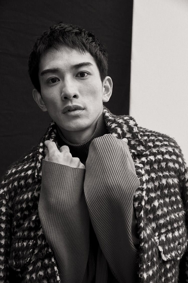 自己第一本写真集《basic》的剧团exile所属的演员町田启太进行采访