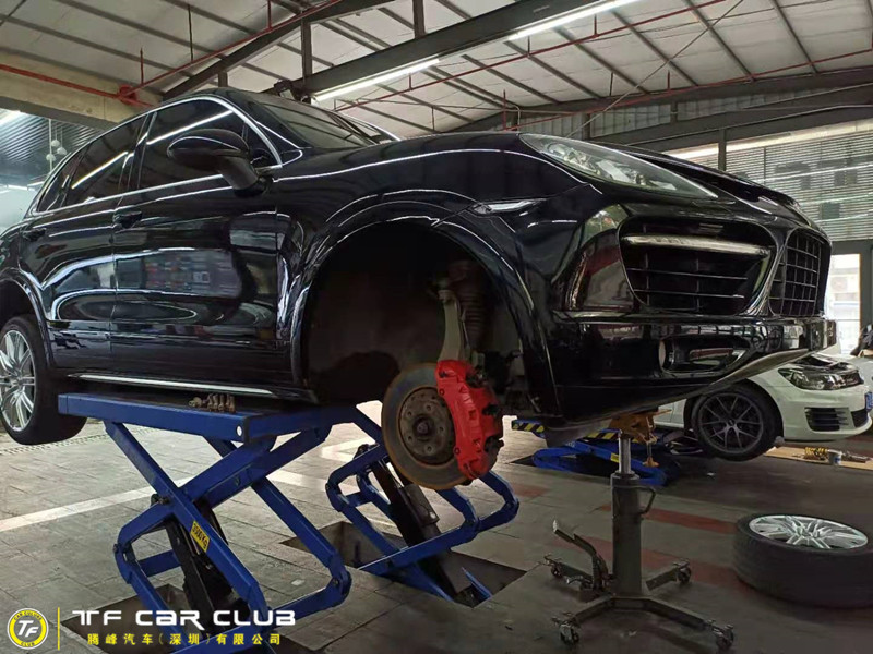 保时捷卡宴维修更换左右前下摆臂胶前平衡杆吊臂点火线圈液压油